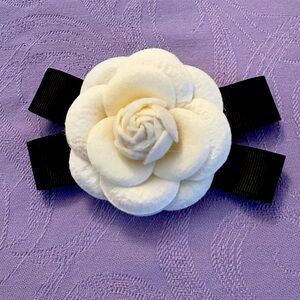 Fashion Female Fabric Camellia Flower Brooch 
D-4”x3” (WxL)